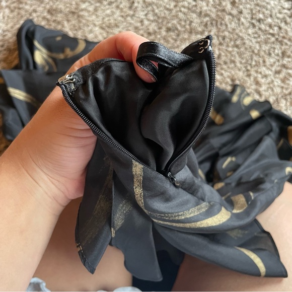 Ralph Lauren Black and Gold Silk Skirt - 8 - Picture 5 of 5
